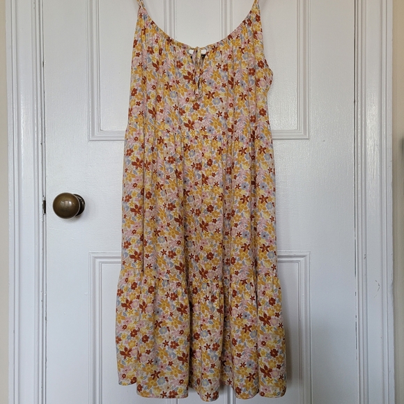 Tiered Floral Summer Dress - Picture 2 of 11